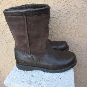 UGG ~ BROOKS LEATHER / SUEDE BOOTS ~SHEEPSKIN ~